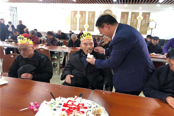 ​集体生日会，暖心过元旦